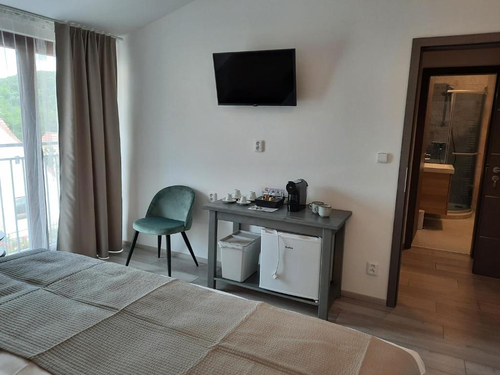 Penzion Zahrada nad řekou, restaurace a kavárna - PARKOVÁNÍ GRÁTIS room 6